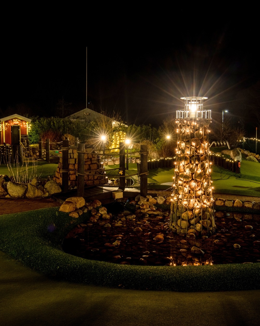 Julbelysning på äventyrsgolfbanan