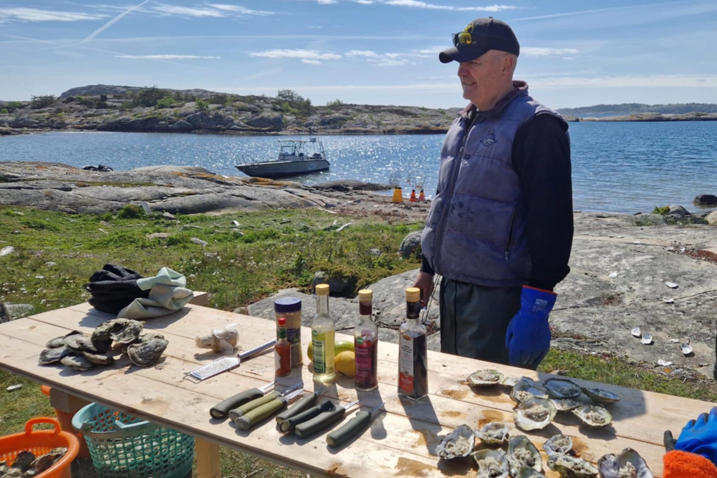 Ostronsafari-3 Smak provning av nyfiskade ostron vid ostronbanken